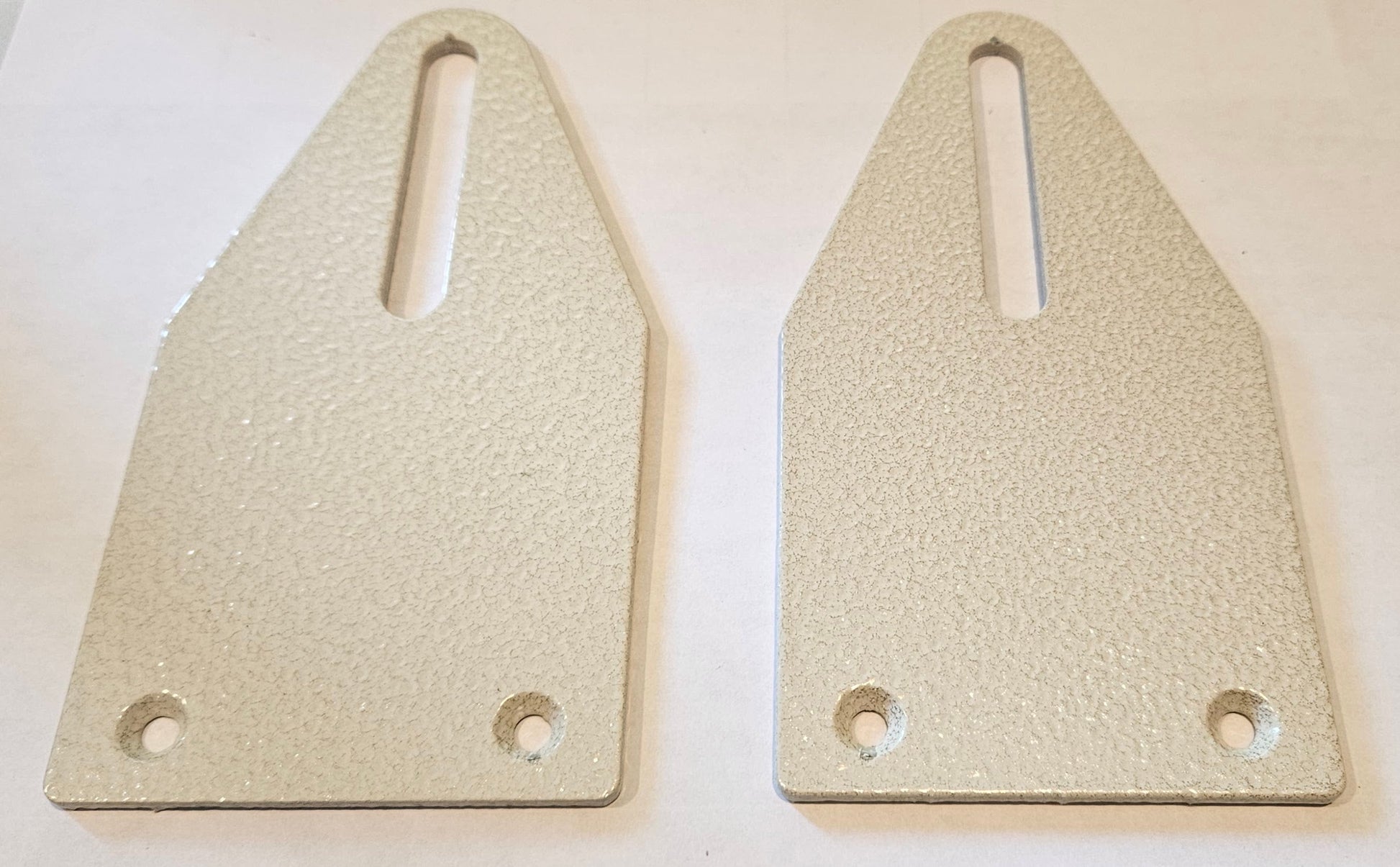 Upper Cabinet L-Track Mounting Kit.