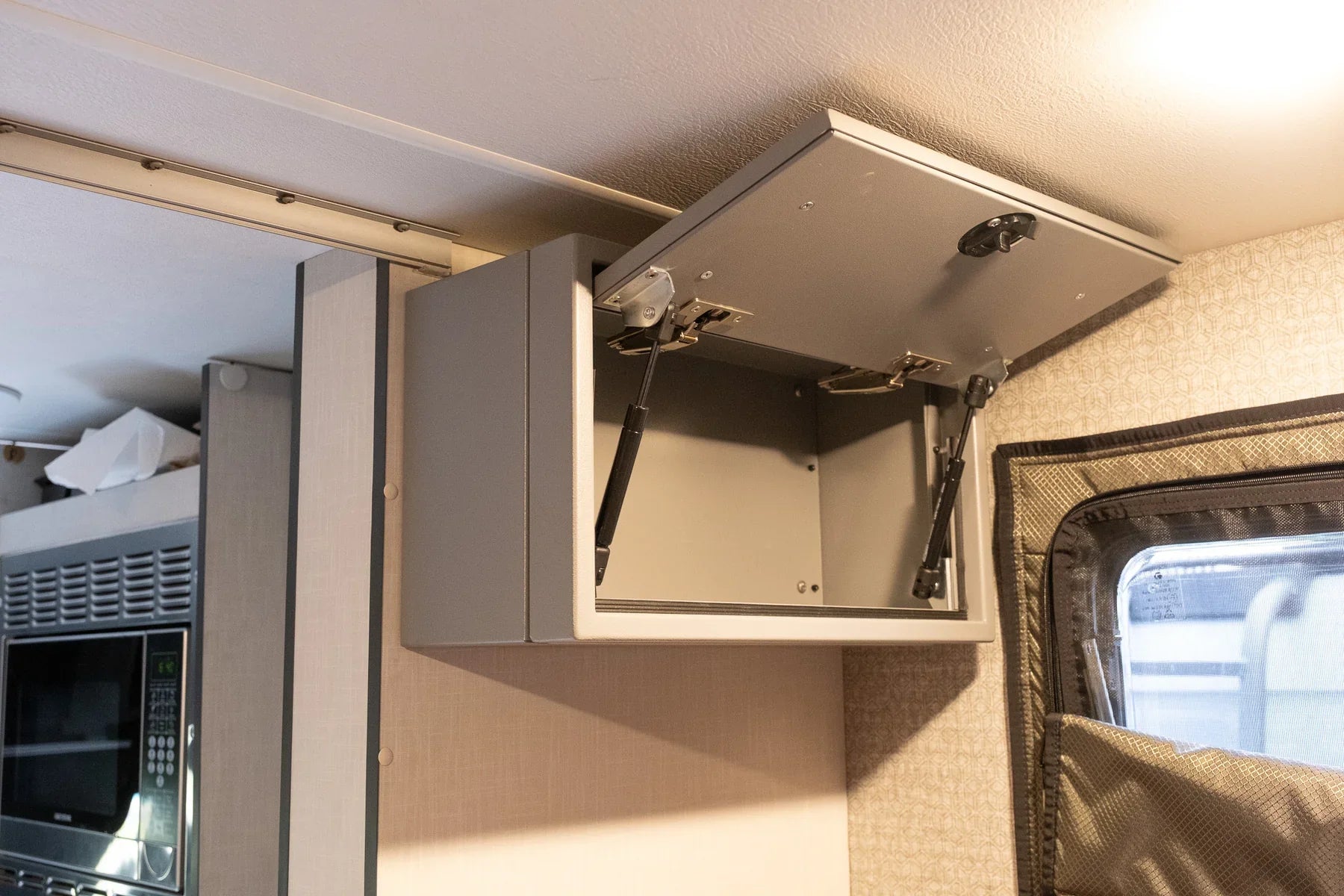 20" Ekko Cabinet - 20"x8"x11" - Foot of Bed.