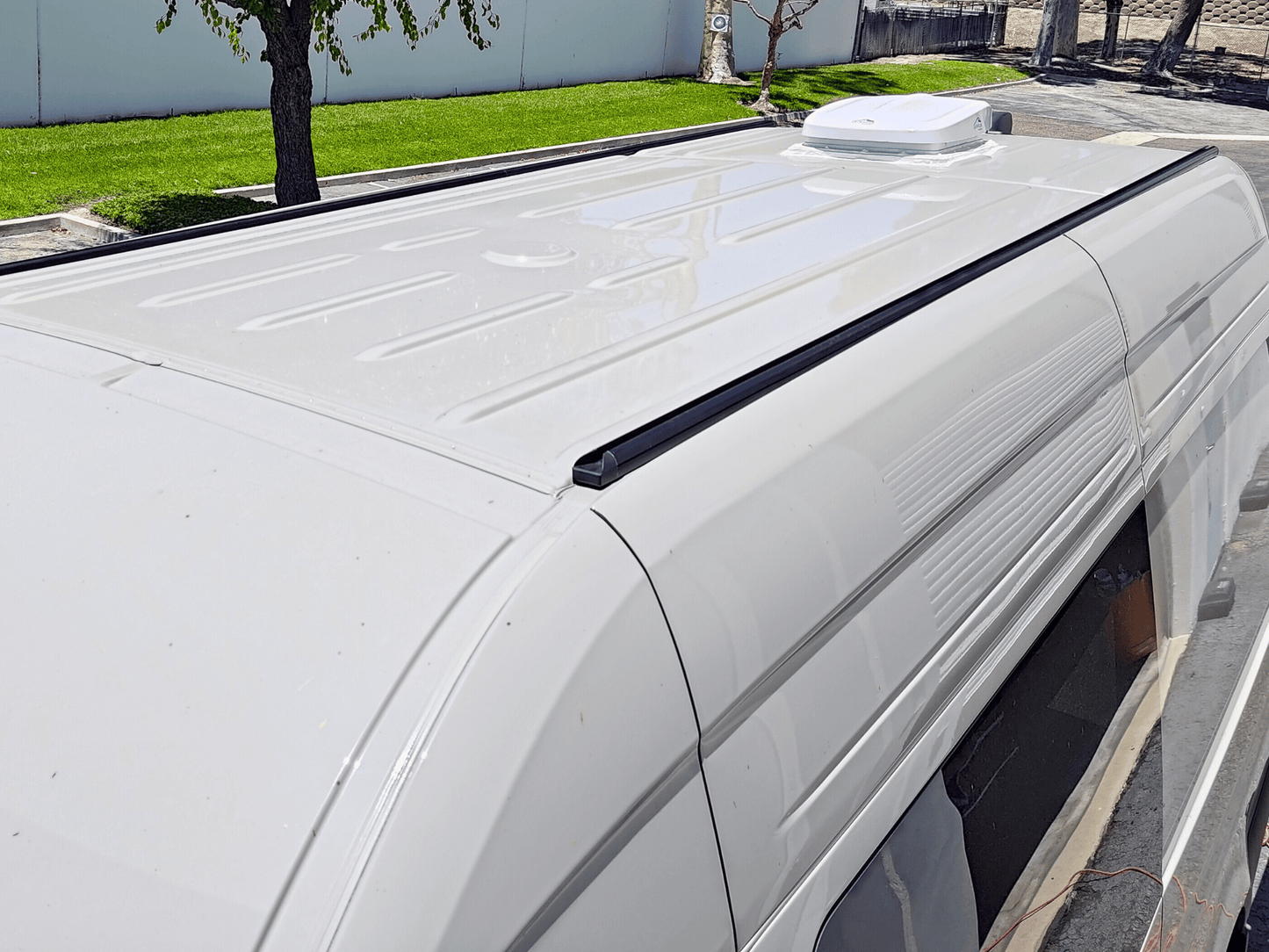 SPRINTER VAN 144" Roof Rail System 07+.